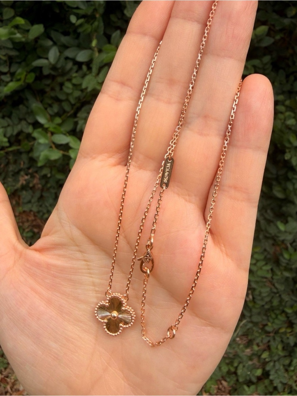 Rose Gold Floral Flower Pendant Necklace Brand New - Picture 3 of 3
